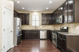 7229 Terregles Dr in Raleigh, NC - Foto de edificio - Building Photo