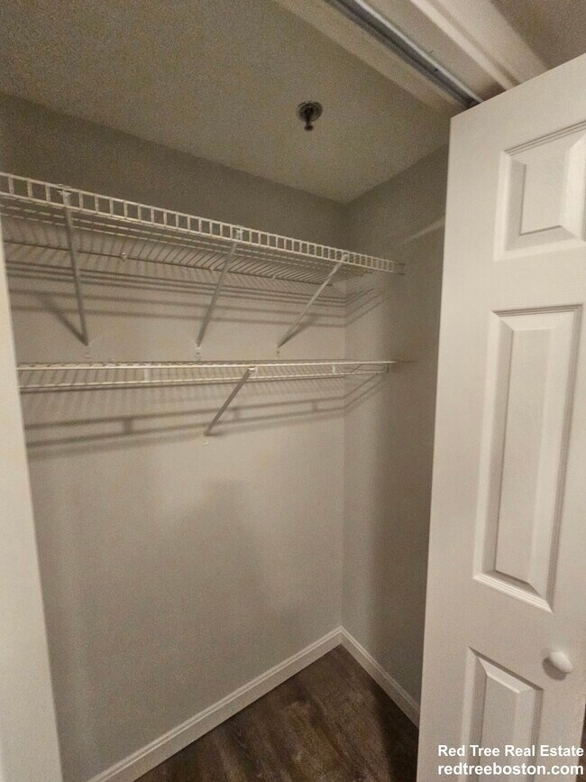 24 Queensberry St in Boston, MA - Foto de edificio - Building Photo