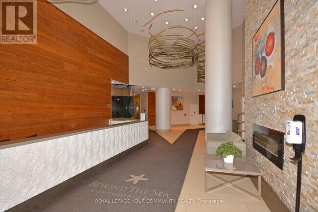 2230-2230 Lake Shore Blvd W in Toronto, ON - Building Photo - Building Photo