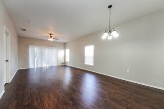 1810 Meadow Pond Way in Orlando, FL - Foto de edificio - Building Photo