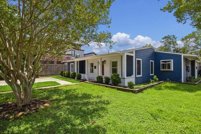 1147 Du Barry Ln in Houston, TX - Building Photo - Building Photo
