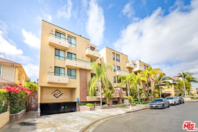 property at 871 Crenshaw Blvd