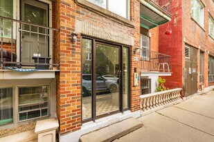 4025 Berri Rue in Montréal, QC - Building Photo