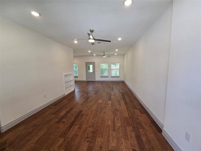 2105 Tiger Trail in Round Rock, TX - Foto de edificio - Building Photo