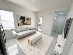 4457 SW 123rd Terrace in Davie, FL - Building Photo - Building Photo