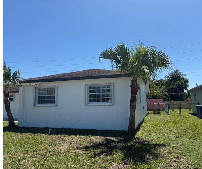 17035 SW 107th Ct in Miami, FL - Building Photo - Building Photo