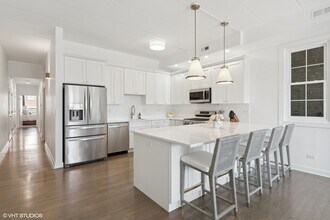 1332 W Madison St in Chicago, IL - Building Photo - Building Photo