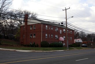 Huntington Square Apartments in Alexandria, VA - Building Photo - Building Photo