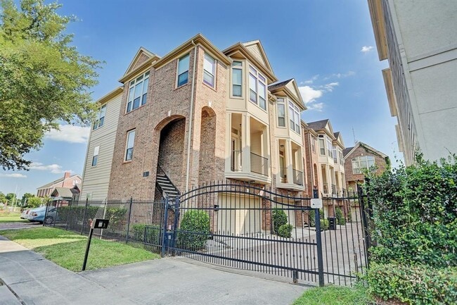 property at 2010 Rosedale St