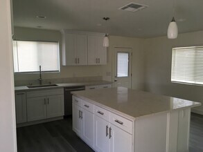 23719 Sylvan St in Woodland Hills, CA - Building Photo - Building Photo