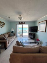 1300 Seaway Dr-Unit -6 in Fort Pierce, FL - Foto de edificio - Building Photo