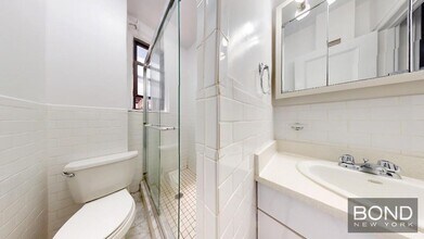 140 E 46th St in New York, NY - Building Photo - Building Photo