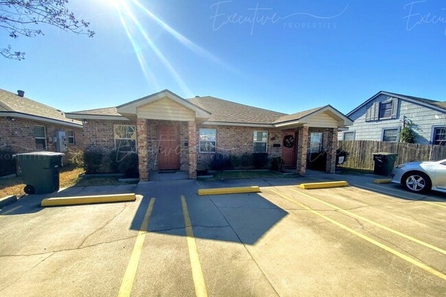 400 Churchill St in Lake Charles, LA - Building Photo - Building Photo