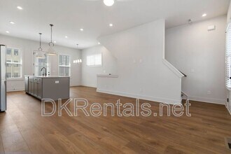 964 N Circle Dr NW in Atlanta, GA - Building Photo - Building Photo