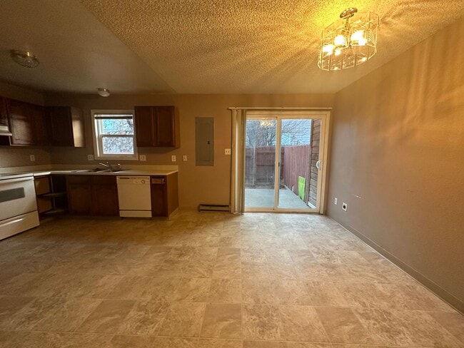 2511 Farnum St in Casper, WY - Building Photo - Building Photo