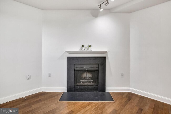3819 Davis Pl NW-Unit -2 in Washington, DC - Building Photo - Building Photo