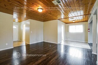 7943 Newcastle Ave in Los Angeles, CA - Building Photo - Building Photo