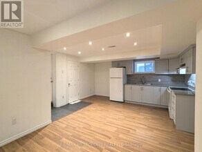 40 Harper-Hill Dr in Ajax, ON - Building Photo - Building Photo