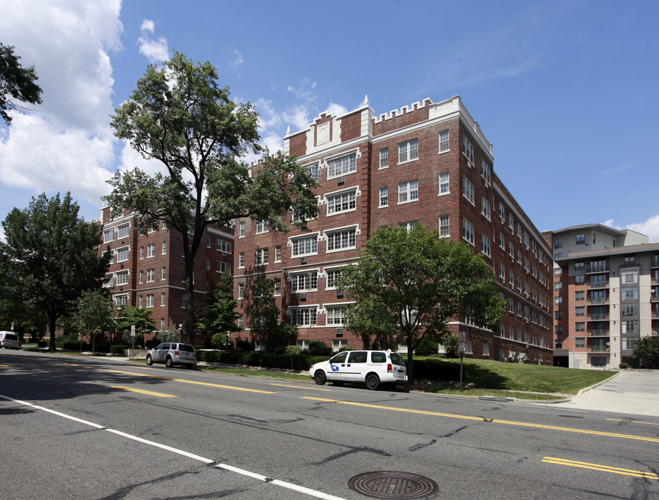 3901 Connecticut Ave NW in Washington, DC - Building Photo