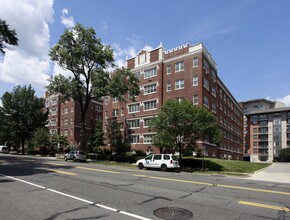 3901 Connecticut Ave NW in Washington, DC - Foto de edificio - Building Photo