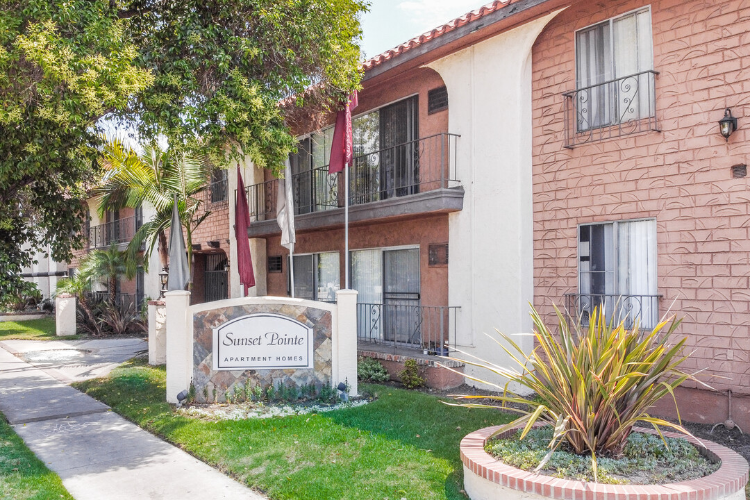 Sunset Pointe Apartments in Panorama City, CA - Building Photo