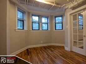3837 N Greenview Ave, Unit 3839-Garden in Chicago, IL - Building Photo
