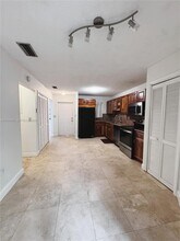 3054 Center St in Miami, FL - Building Photo - Building Photo
