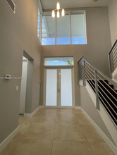 10061 NW 75th St in Doral, FL - Foto de edificio - Building Photo