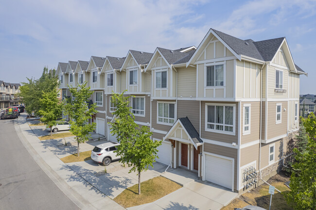 926 Sherwood Blvd NW in Calgary, AB - Building Photo - Building Photo