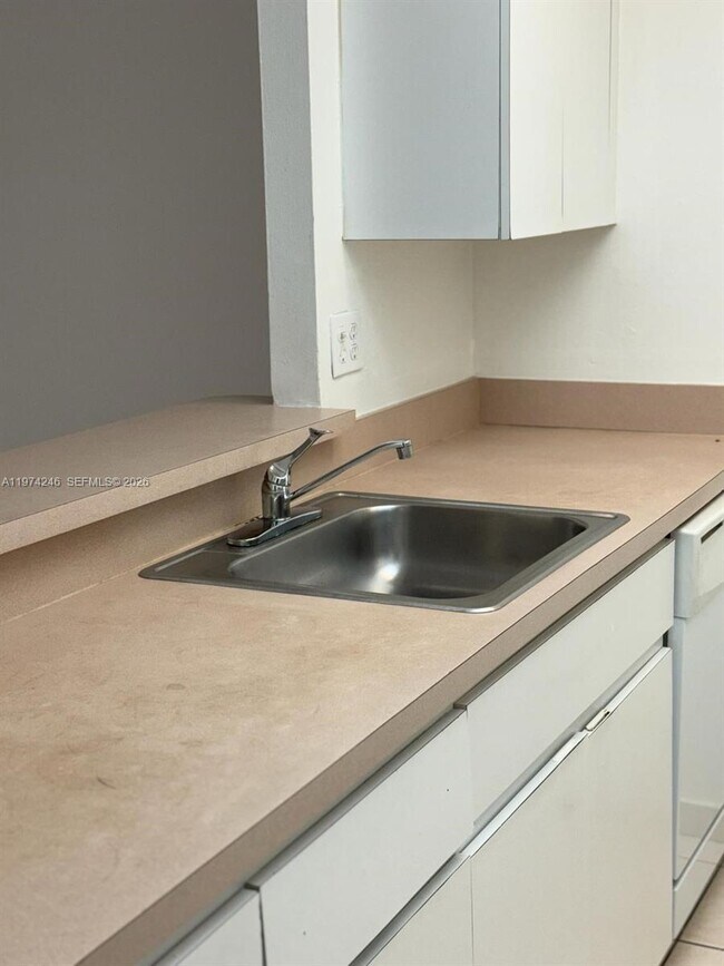 18101 NW 68th Ave in Hialeah, FL - Building Photo - Building Photo