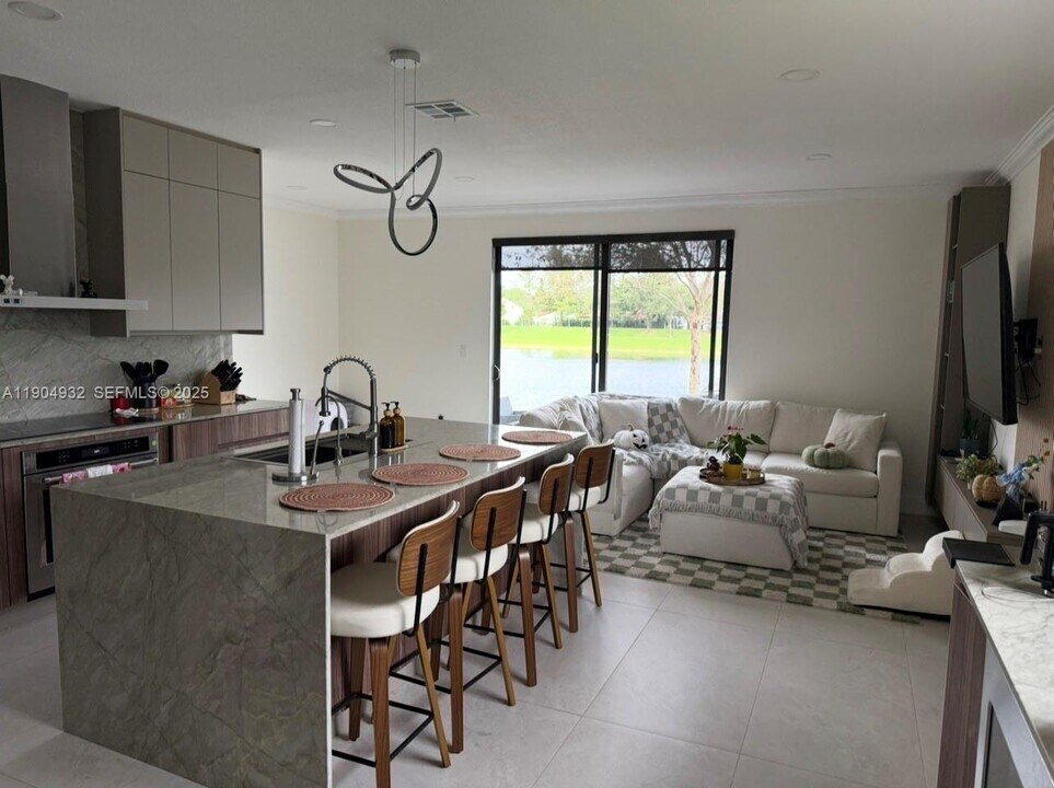 481 NE 194th Ter in Miami, FL - Foto de edificio