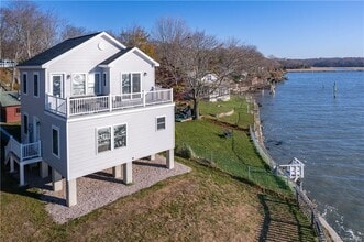 94 Great Harbor Rd in Guilford, CT - Building Photo - Building Photo