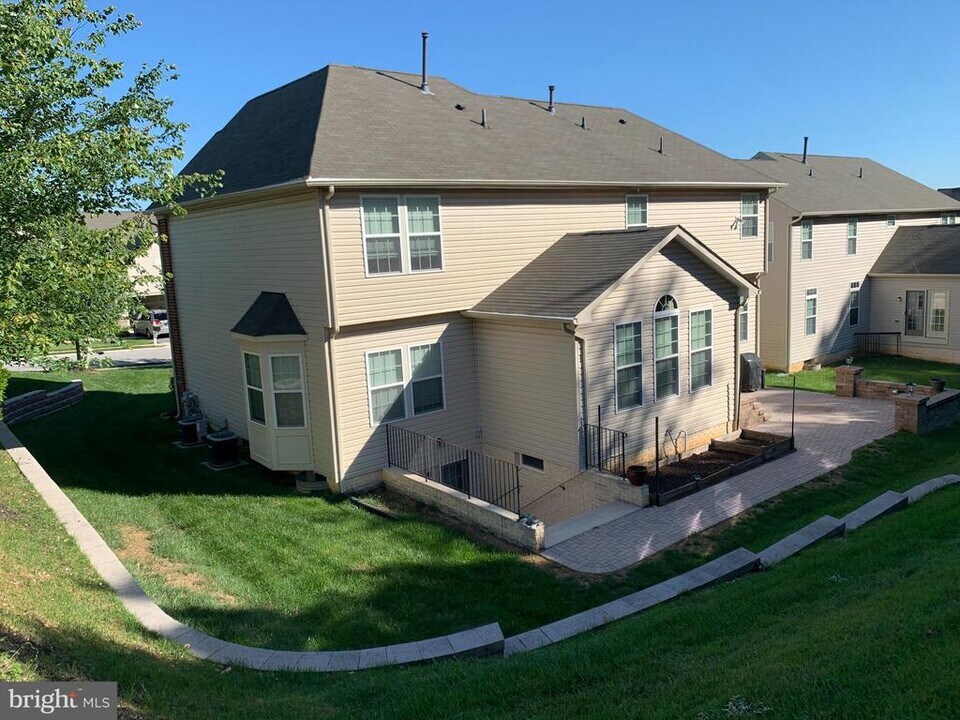 8379 Academy Rd in Ellicott City, MD - Foto de edificio