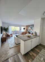 8726 Independence Ave, Unit 106I in Los Angeles, CA - Building Photo - Building Photo