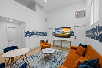 10366 Eastborne Ave in Los Angeles, CA - Building Photo - Building Photo