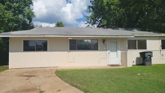 3406 Black Lake Cir in Bossier City, LA - Building Photo