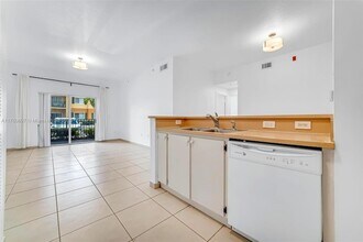 7250 NW 114th Ave in Doral, FL - Building Photo - Building Photo