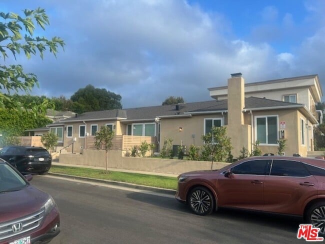 property at 12203 Falkirk Ln