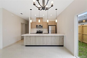 15 Violet Ave W in Pharr, TX - Building Photo - Building Photo