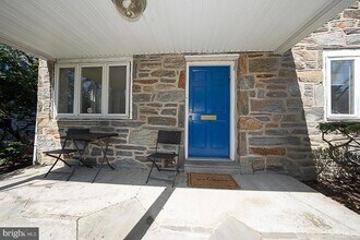 1457 Manoa Rd in Penn Wynne, PA - Foto de edificio - Building Photo