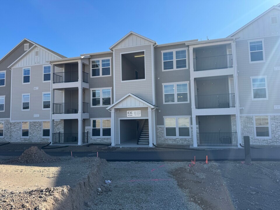 4096 King Peak Wy in Lehi, UT - Building Photo