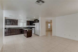 9571 Wenmarie Ct in Las Vegas, NV - Building Photo - Building Photo