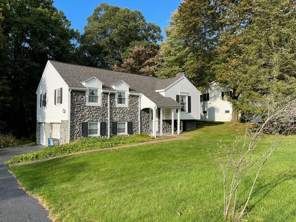 1250 Carmont Dr in Meadville, PA - Building Photo