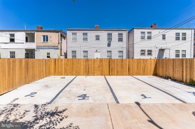 1223 Simms Pl NE in Washington, DC - Foto de edificio - Building Photo