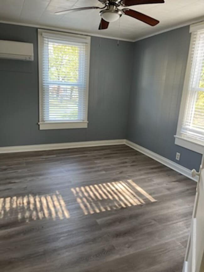 1210 E Harper Ave in Maryville, TN - Building Photo - Building Photo