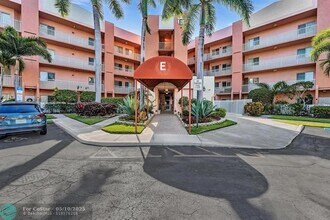 7765 Yardley Dr in Tamarac, FL - Foto de edificio - Building Photo