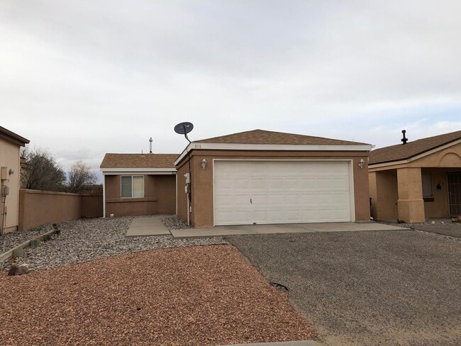 property at 816 Rebecca Loop NE