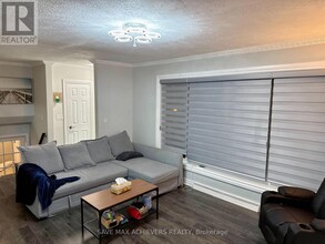 517 Rossland Rd W in Oshawa, ON - Building Photo - Building Photo