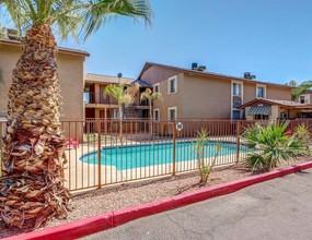 Palm Vista in Phoenix, AZ - Building Photo - Building Photo