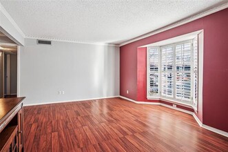 6037 Sandhurst Ln in Dallas, TX - Building Photo - Building Photo